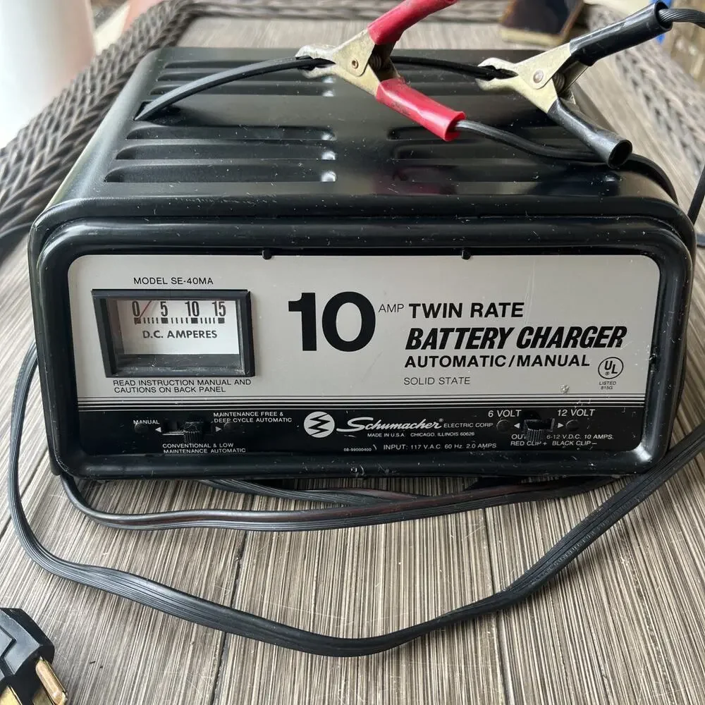 Schumacher Model SE-40MA 10 Amp Manual/Auto Twin Rate 6* 12 V Battery Charger